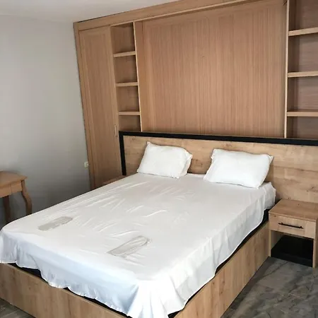 Garden Park Apartment *