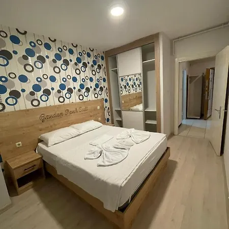 Garden Park Apartment *
